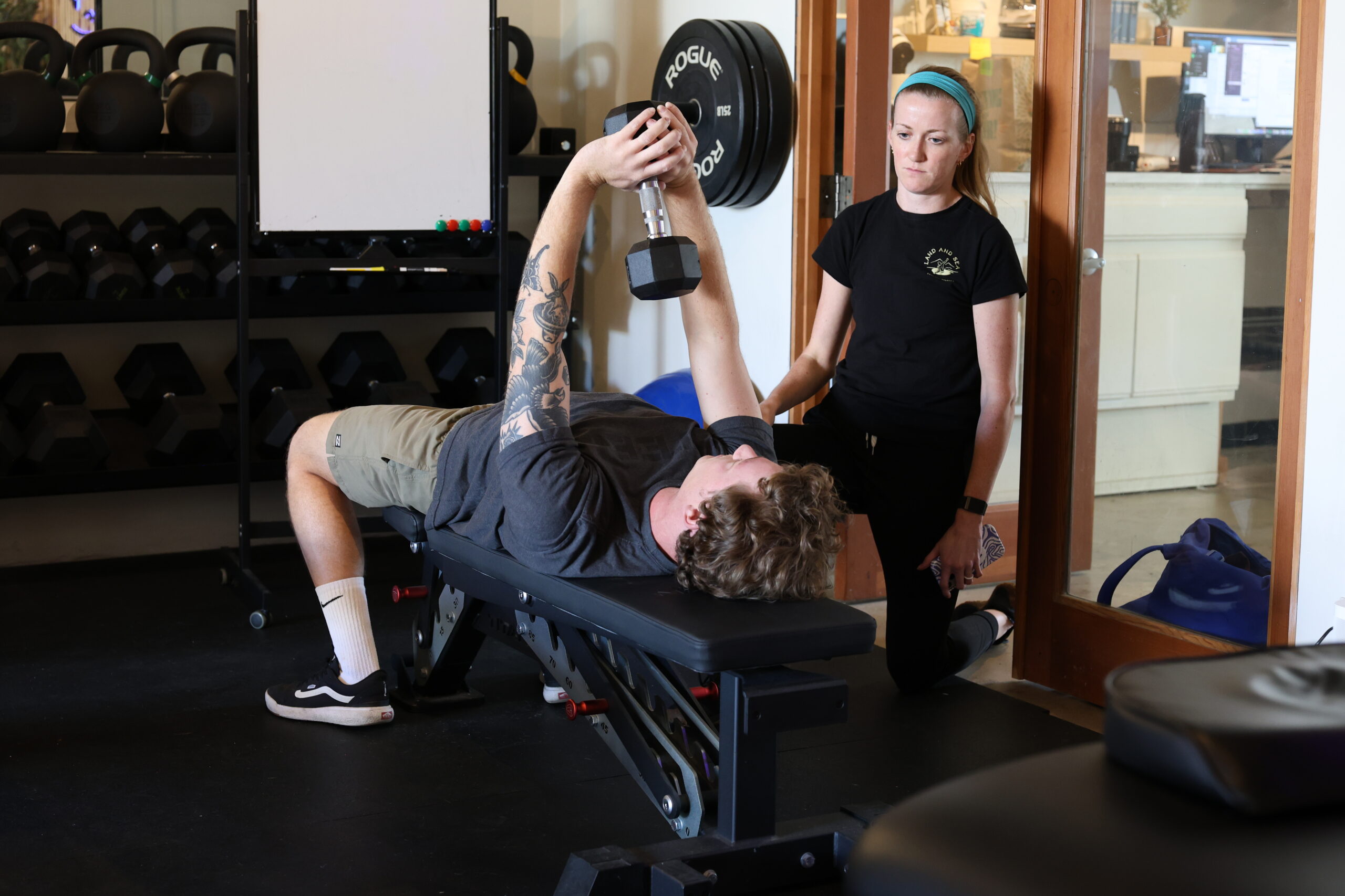 pt client holding weight