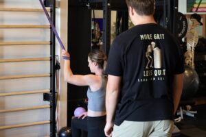pt working on clients shoulder